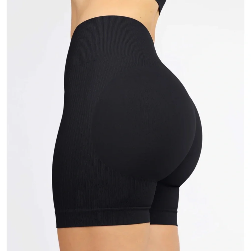 Cosmolle AirWear sports bra and bike shorts set